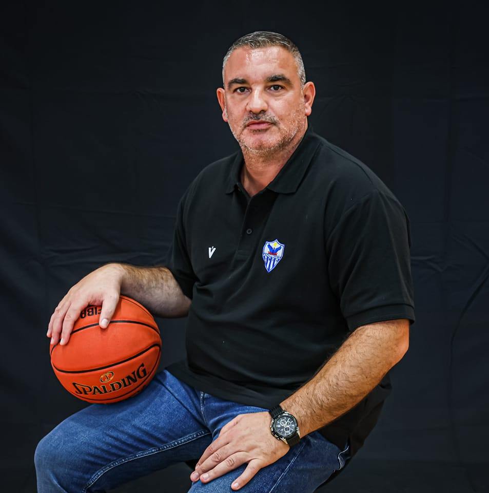 Τόνις Κωνσταντινίδης